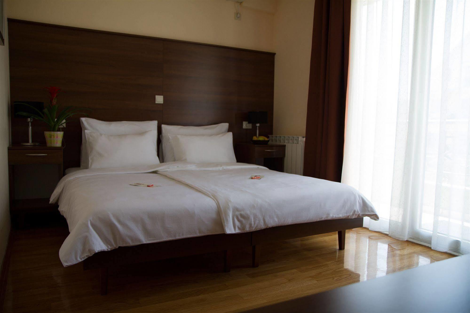 Hotel M Podgorica Exteriör bild